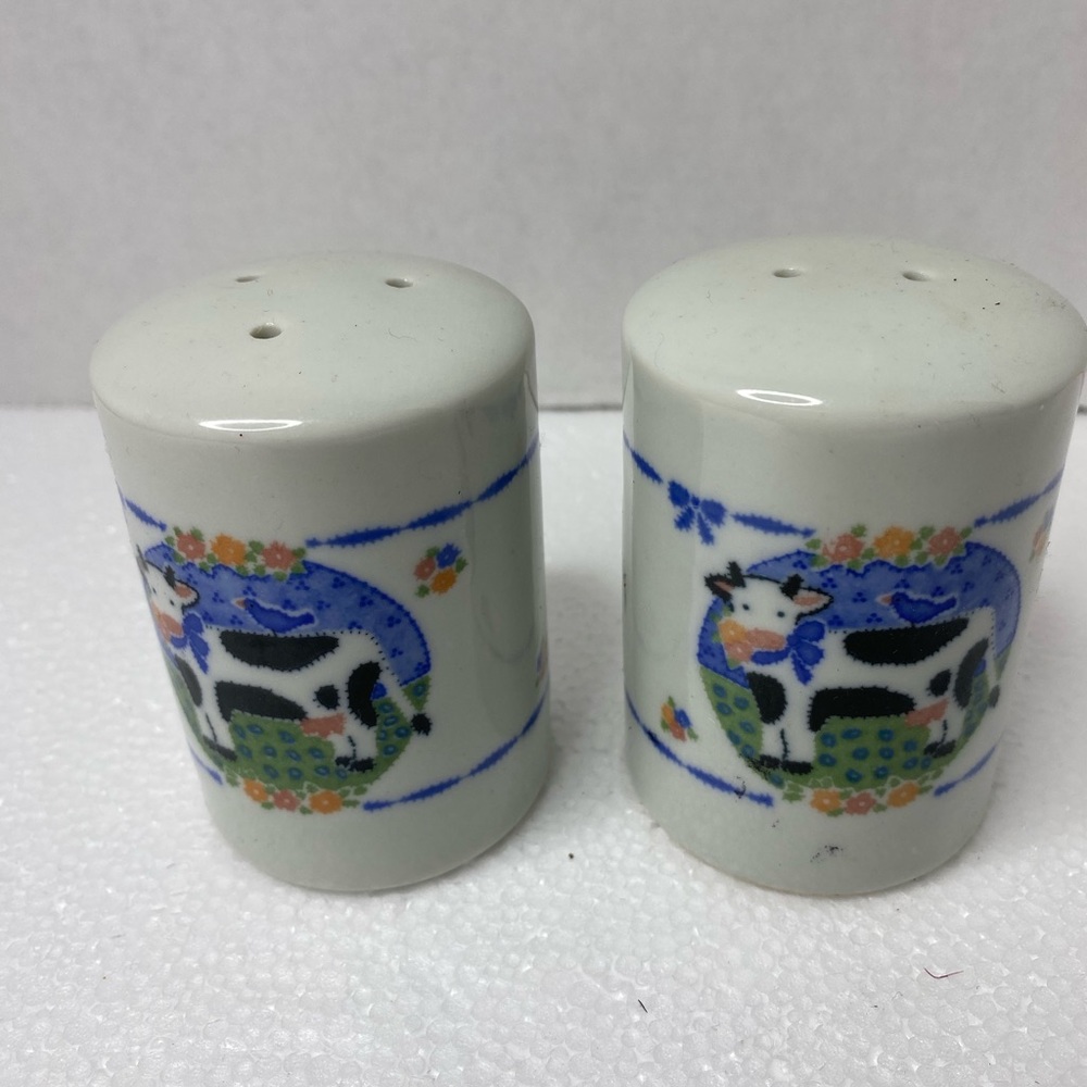 Otagiri Set Cow Salt & Pepper shakers Vintage